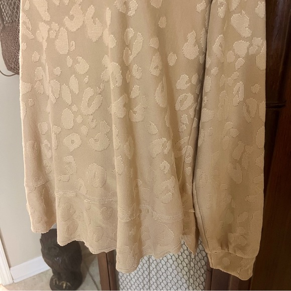 Entro Animal Print Top - Picture 4 of 7